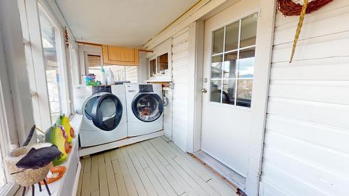 211 16Th Avenue S, Cranbrook, BC - Indoor Photo Showing Laundry Room