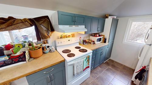 211 16Th Avenue S, Cranbrook, BC - Indoor Photo Showing Kitchen