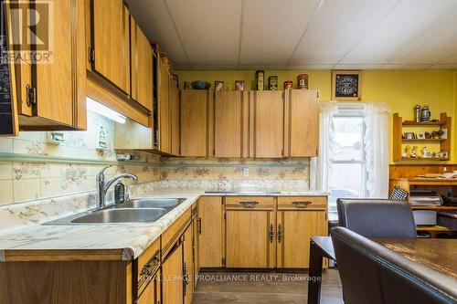 586 Ashley St, Belleville, ON - Indoor Photo Showing Kitchen With Double Sink