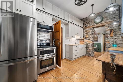 153 Dundas Street W, Belleville, ON - Indoor Photo Showing Kitchen