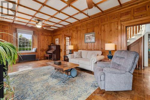 153 Dundas Street W, Belleville, ON - Indoor Photo Showing Living Room