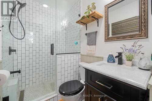 153 Dundas St W, Belleville, ON - Indoor Photo Showing Bathroom
