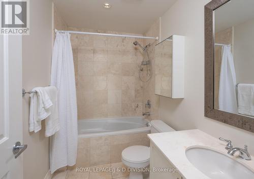 #312 -25 Scrivener Sq, Toronto, ON - Indoor Photo Showing Bathroom