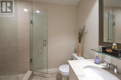 #312 -25 Scrivener Sq, Toronto, ON - Indoor Photo Showing Bathroom