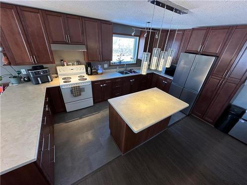 8 Iona Street, Alexander, MB - Indoor Photo Showing Kitchen With Double Sink