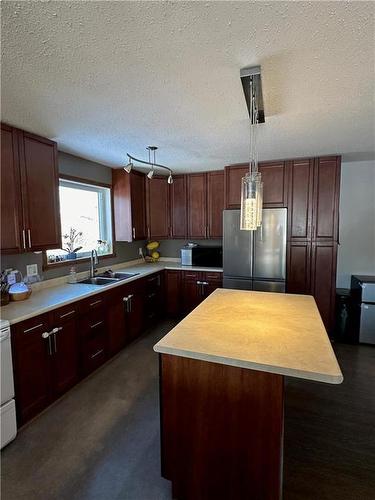 8 Iona Street, Alexander, MB - Indoor Photo Showing Kitchen With Double Sink
