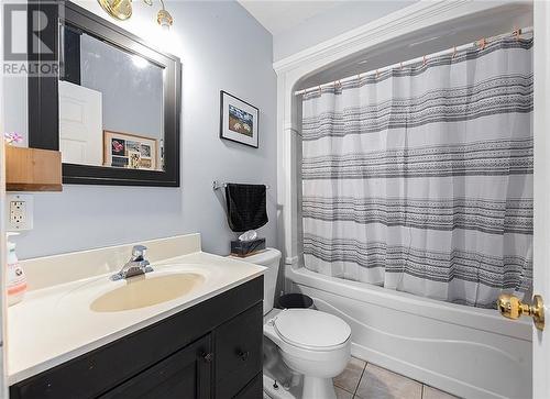 100 Sherbrooke Street E, Perth, ON - Indoor Photo Showing Bathroom