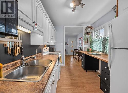 100 Sherbrooke Street E, Perth, ON - Indoor Photo Showing Kitchen With Double Sink