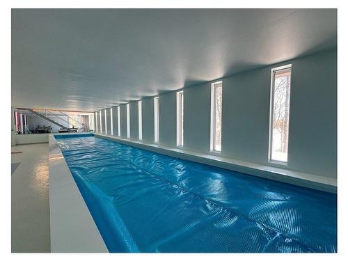 Piscine - 51 Mtée Du Pont-Bleu, Mille-Isles, QC - Indoor Photo Showing Other Room With In Ground Pool