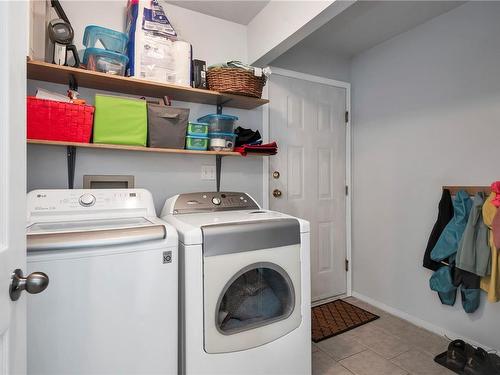 730 Applegate Rd, Campbell River, BC - Indoor Photo Showing Laundry Room