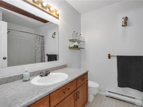 730 Applegate Rd, Campbell River, BC - Indoor Photo Showing Bathroom