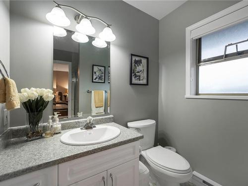 302-738 Island Hwy South, Campbell River, BC - Indoor Photo Showing Bathroom