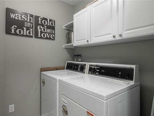 302-738 Island Hwy South, Campbell River, BC - Indoor Photo Showing Laundry Room