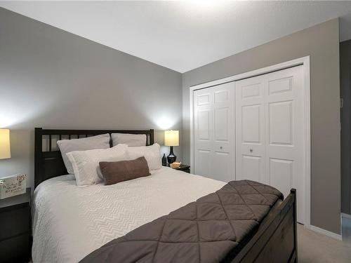 302-738 Island Hwy South, Campbell River, BC - Indoor Photo Showing Bedroom