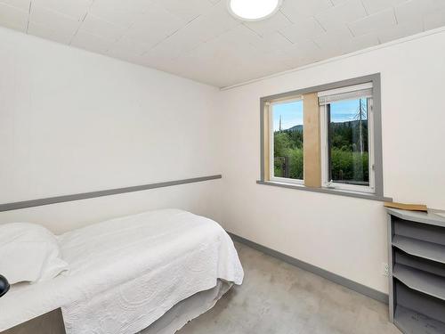 7020 Cowichan Lake Rd, Lake Cowichan, BC - Indoor Photo Showing Bedroom