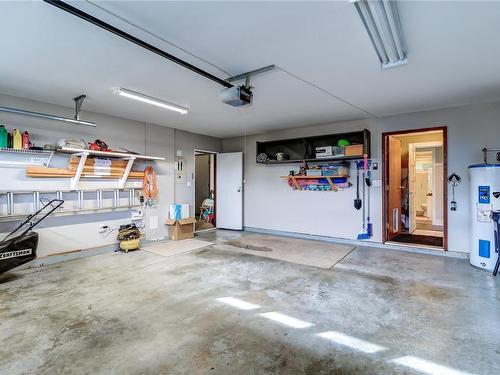 6039 Icarus Dr, Nanaimo, BC - Indoor Photo Showing Garage