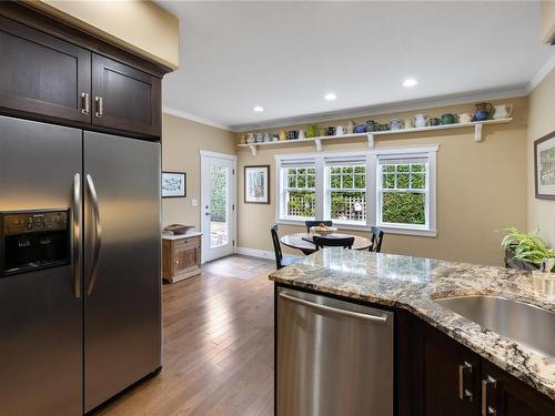 1479 Breezeway Pl, Parksville, BC - Indoor Photo Showing Kitchen With Upgraded Kitchen