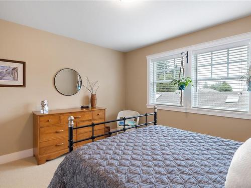 1479 Breezeway Pl, Parksville, BC - Indoor Photo Showing Bedroom