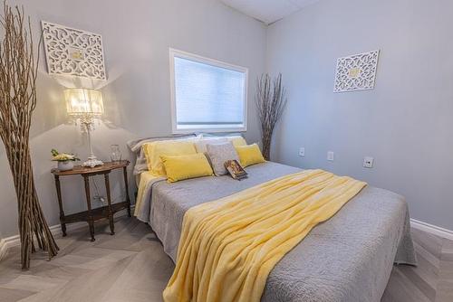 103 2813 Arthur Street E, Thunder Bay, ON - Indoor Photo Showing Bedroom