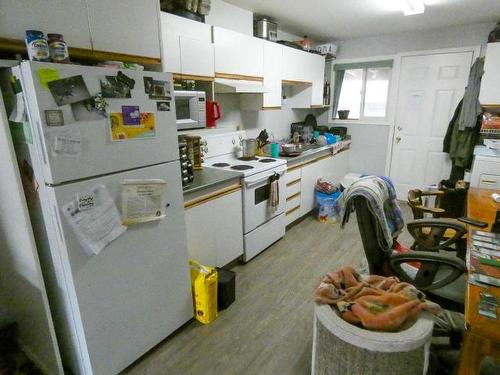 2353 Nicola Ave, Merritt, BC - Indoor Photo Showing Kitchen