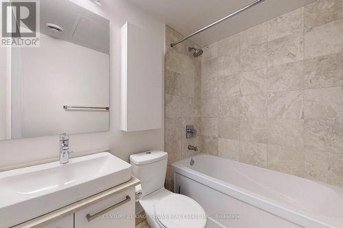808 - 12 York Street, Toronto, ON - Indoor Photo Showing Bathroom