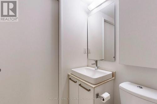 #808 -12 York St, Toronto, ON - Indoor Photo Showing Bathroom