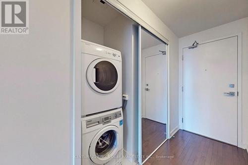 #808 -12 York St, Toronto, ON - Indoor Photo Showing Laundry Room