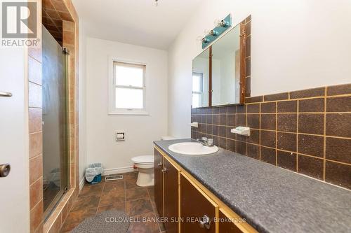 11623 Dixie Rd, Brampton, ON - Indoor Photo Showing Bathroom