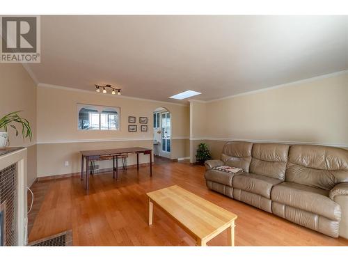 493 Scott Avenue, Penticton, BC - Indoor Photo Showing Living Room