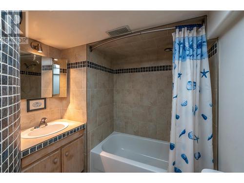 493 Scott Avenue, Penticton, BC - Indoor Photo Showing Bathroom