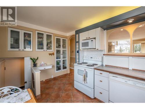 493 Scott Avenue, Penticton, BC - Indoor Photo Showing Kitchen