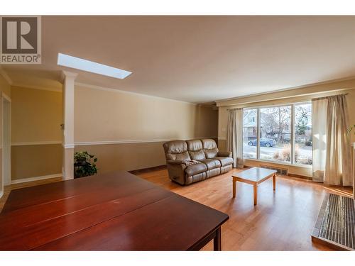 493 Scott Avenue, Penticton, BC - Indoor Photo Showing Living Room