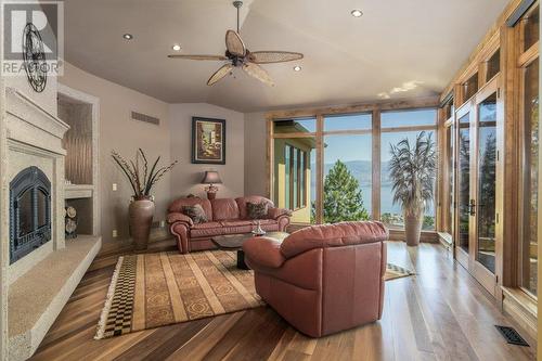 1555 Gregory Road, West Kelowna, BC - Indoor Photo Showing Living Room With Fireplace