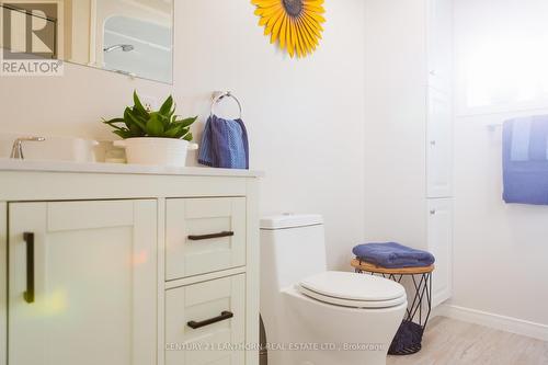 11 Thrush Lane, Belleville, ON - Indoor Photo Showing Bathroom