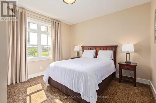 206 - 115 Fairway Court, Blue Mountains, ON - Indoor Photo Showing Bedroom
