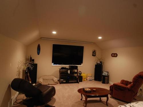 2201 Burgess Ave, Merritt, BC - Indoor Photo Showing Living Room