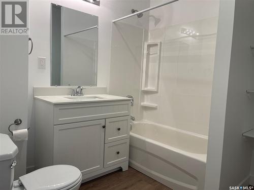 123 L Avenue S, Saskatoon, SK - Indoor Photo Showing Bathroom