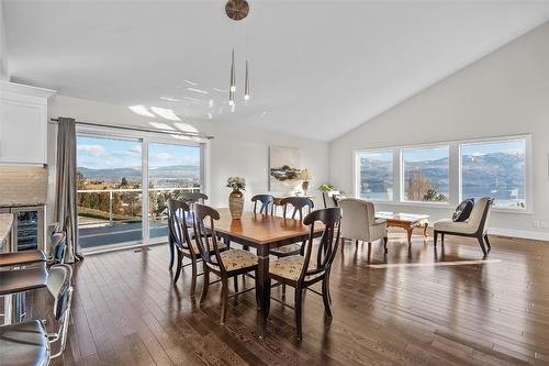 3137 Vector Drive, West Kelowna, BC - Indoor Photo Showing Living Room