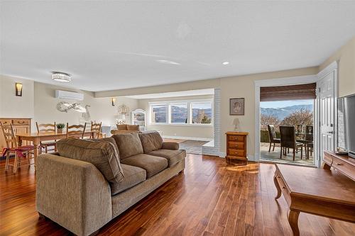 3137 Vector Drive, West Kelowna, BC - Indoor Photo Showing Living Room