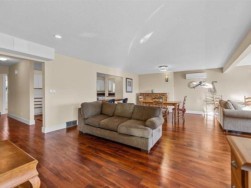 3137 Vector Drive, West Kelowna, BC - Indoor Photo Showing Living Room