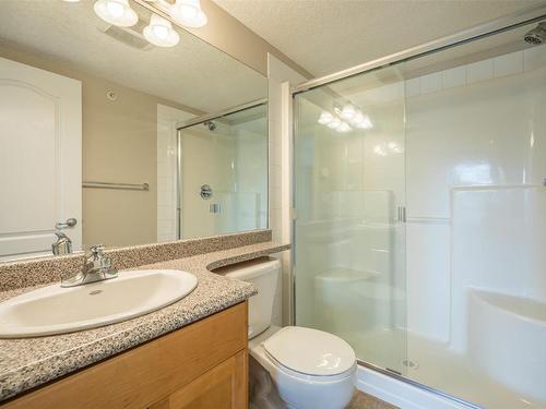 204-260 Franklyn Road, Kelowna, BC - Indoor Photo Showing Bathroom