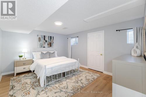 7129 Gillespie Lane, Mississauga, ON - Indoor Photo Showing Bedroom