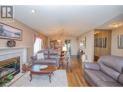 1220 25 Avenue Unit# 34, Vernon, BC - Indoor Photo Showing Living Room With Fireplace