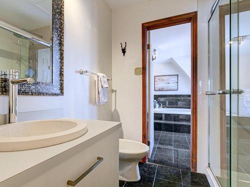 Salle de bains attenante Ã  la CCP - 8295 Rue Santiago, Brossard, QC - Indoor Photo Showing Bathroom