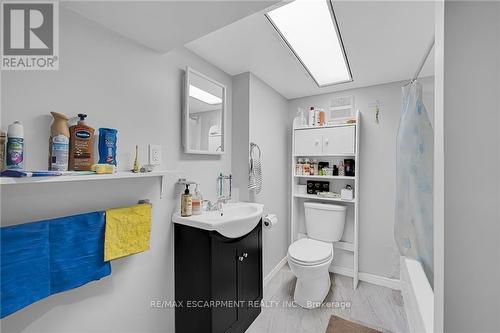735 Colborne St E, Brantford, ON - Indoor Photo Showing Bathroom