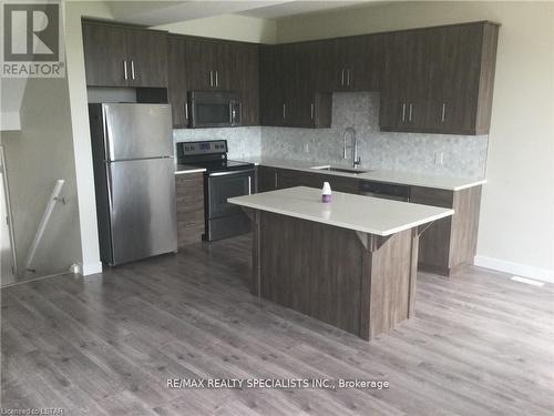 977 - 977 West Village Square, London, ON - Indoor Photo Showing Kitchen
