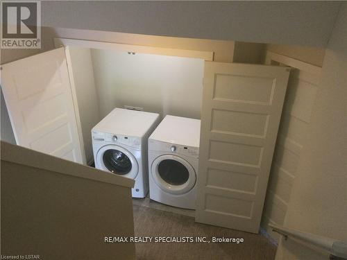 #977 -977 West Village Sq, London, ON - Indoor Photo Showing Laundry Room
