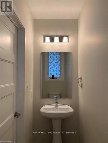977 - 977 West Village Square, London, ON - Indoor Photo Showing Bathroom