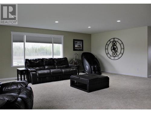 14185 Lawrence Road, Prince George, BC - Indoor Photo Showing Living Room