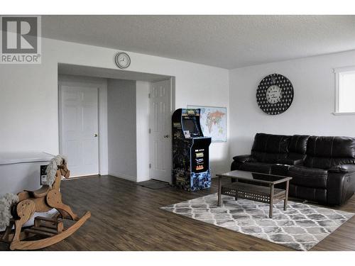 14185 Lawrence Road, Prince George, BC - Indoor Photo Showing Living Room